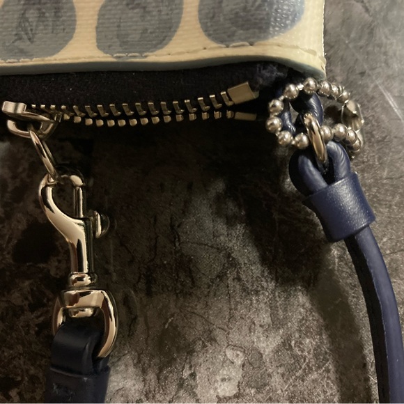 Coach wristlet. Authentic. White with blue polka dots - Picture 5 of 6